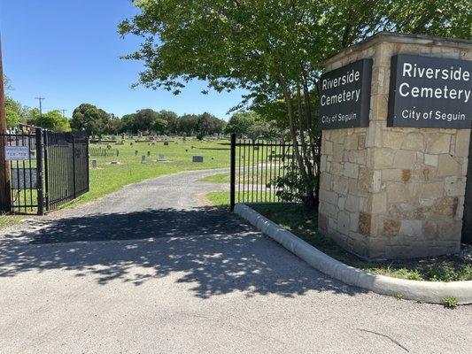 Riverside Cemetery