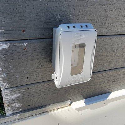 Outdoor outlet