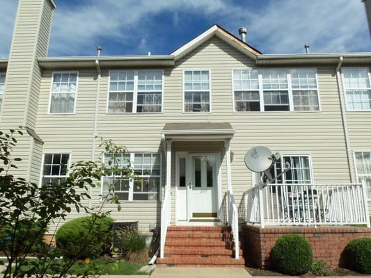 267 Retta Ct. Piscataway, nj 08854
2 Bed. 2.5 Bath with Full Basement Town House $ 269,900.00