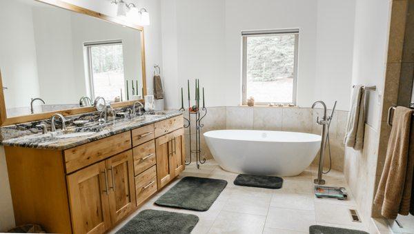 Master Bathroom (Pine Home)