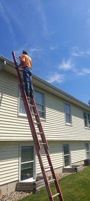 Cleaning gutters