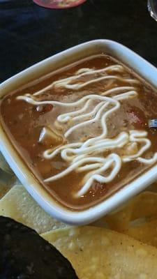 Chicken tortilla soup with chips.