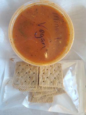 Vegan soup with wheat crackers