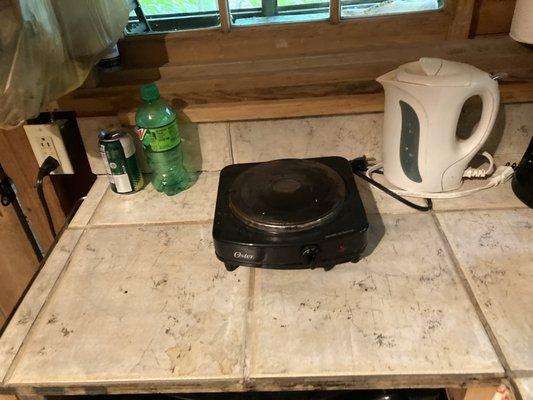 Stove? Looks like a hot plate to me.