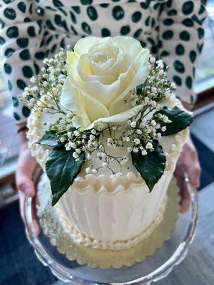 Gluten free vanilla elopement cake with vanilla buttercream and berries