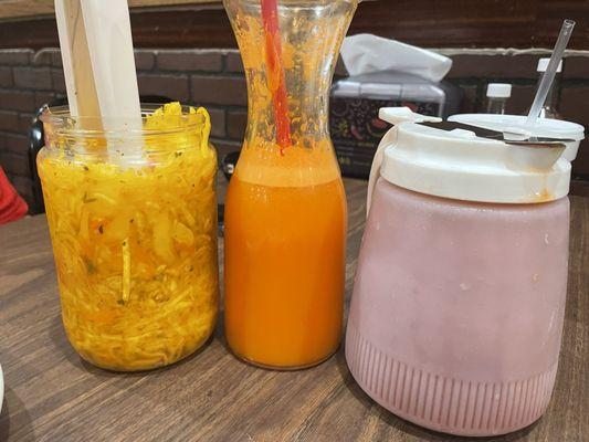 Papusa condiments and fresh orange carrot juice