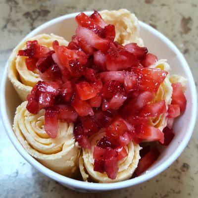 #3 Special -- Mango Ice Cream w/ Mixed in Mango Pieces. Topped with Strawberries. DELICIOUS!