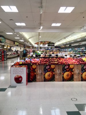 Stop & Shop Belchertown MA. Older, clean store.