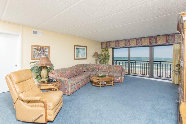 OCEANFRONT LIVING ROOM