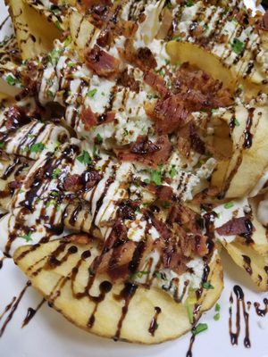 Gorgonzola chips with creamy sauce and crispy bacon. Yum!