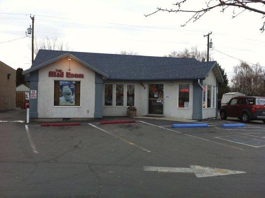 Independent, locally owned Mail and Parcel Shipping Center. The Mail Room is your full-service mailing and resource center.