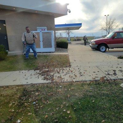 The rudest landscaper ever.   Kelley's Mobil (Hwy M to Verona)