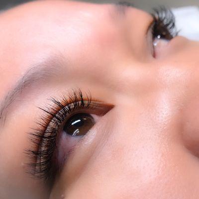 Lovely mix of classic and volume lash extensions.