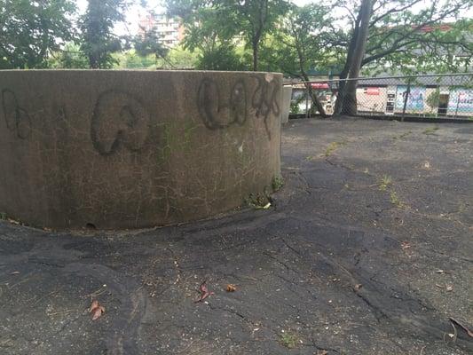 Aug. 2016.  another large, neglected flower/plant pots in the sit-down areas in front of buildings (2324/2334/2344 Boston Road, Bx, NYC)