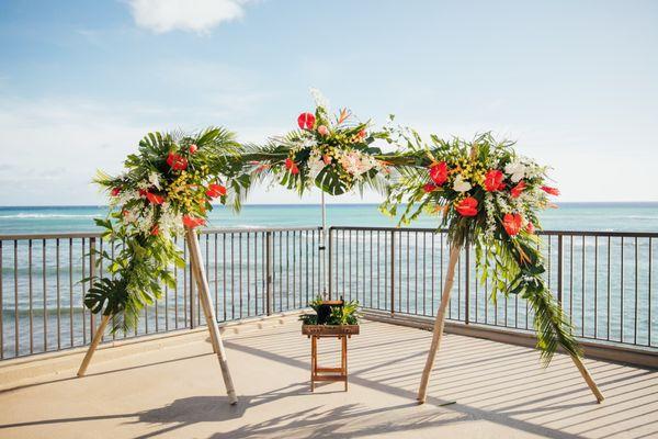 Tropical archway at the wedding in 2019