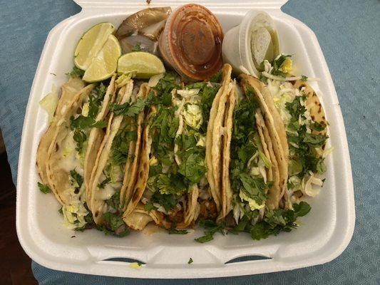 6 delicious tacos (Al pastor, lengua, cachete)