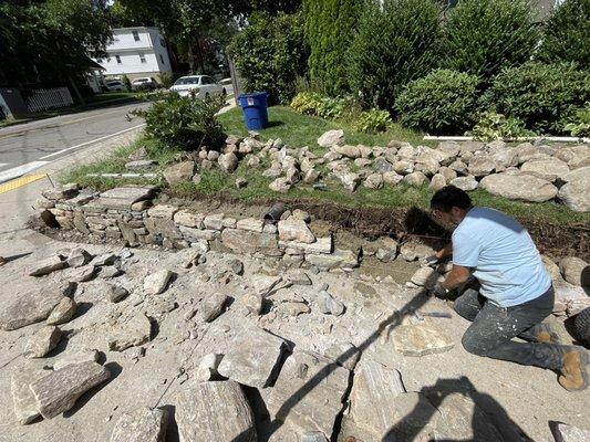 Stone retaining wall