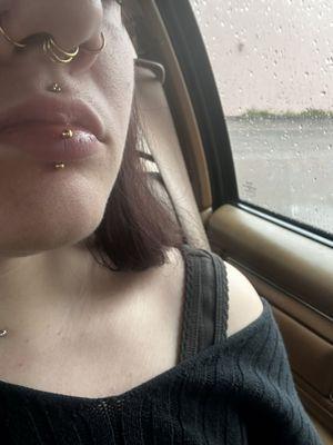 Vertical labret piercing