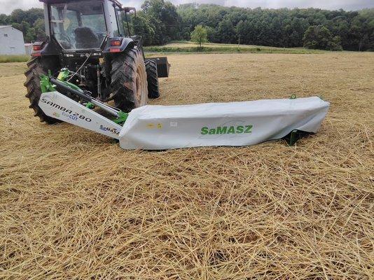 The Samasz mowers are an excellent machine. If you only mow 50 or 1,000 acres of hay Samasz has the right mower for you.