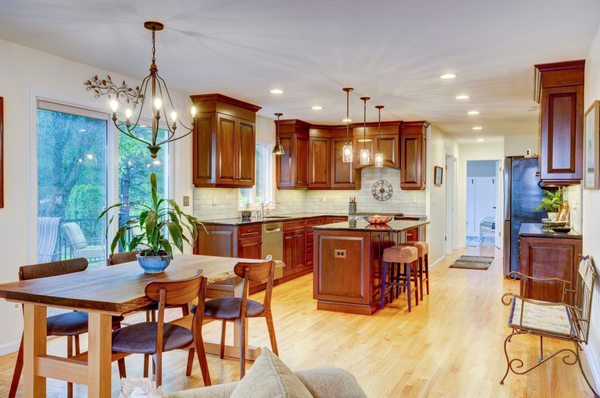 Gorgeous renovated chef's Kitchen in Branchburg