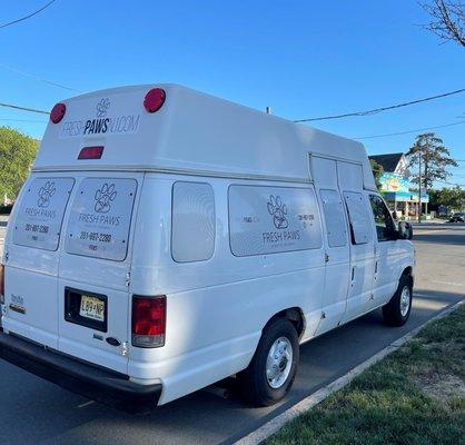 Fully Equipped Grooming Van Fits all Dogs and Cats