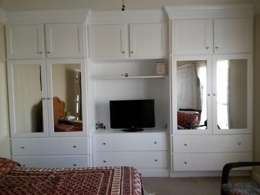 Custom wall to wall built-in, Shelves, Drawers and Cabinets