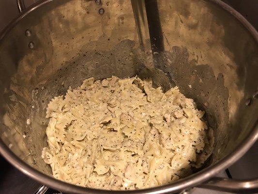 Creamy Pesto Pasta with Chicken! Delicious