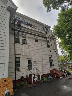 Highly skilled roof excess scaffle rigging set up.