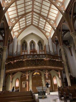 The choir loft and organ