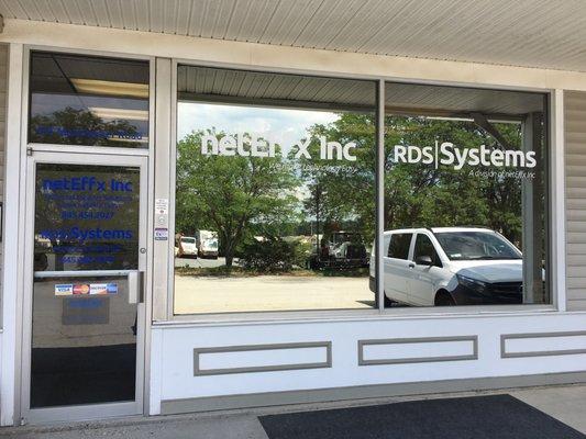 The front entrance to netEffx, Inc. and RDS|Systems. 425 Manchester Road, Poughkeepsie, New York.