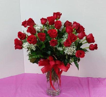 36 roses in a vase.
36 beautiful roses, long stem roses.