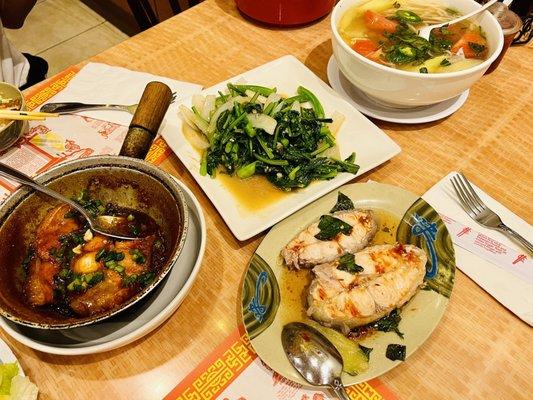 Sweet and Sour Catfish Soup with Rice - Com canh chua ca