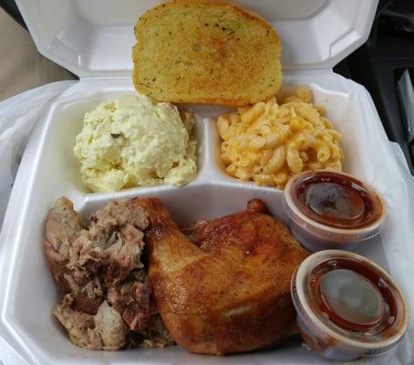 Combo plate: Pulled Pork (3/5), Chicken (4/5), Mac & Cheese (4/5), Potato Salad (4/5), and Garlic bread. BBQ sauce on the side (4.5/5)