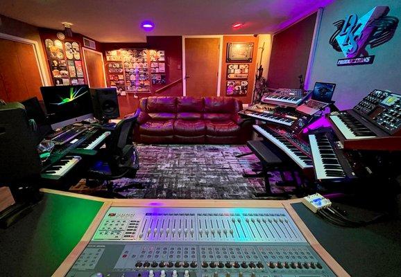 State of the art technology meets maximum comfort in our Control Room, with so many choices of keyboards and virtual instruments!