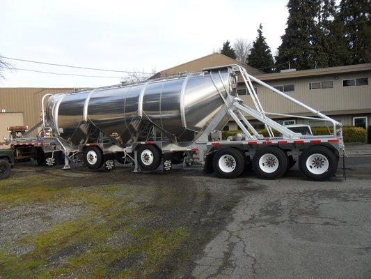 Dry Bulk Trailer