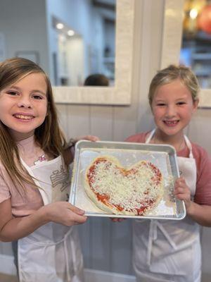 Kids Make Their Own Pizza!