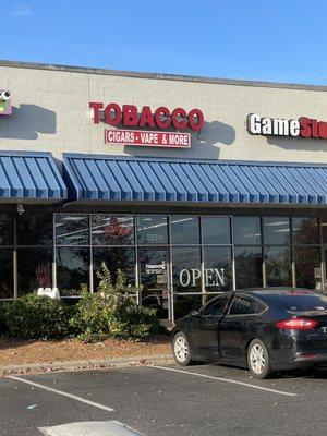 The worst tobacco and vape store I've ever been to. Don't waste your money.