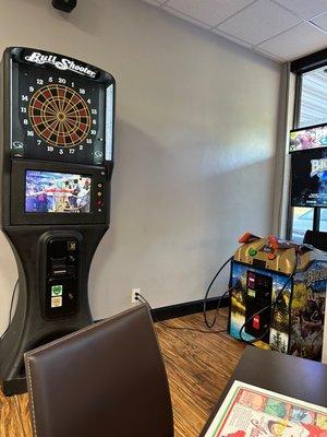 A Bullshooters Dart Board and Big Buck Hunter to keep your mind off the short wait for your pizza