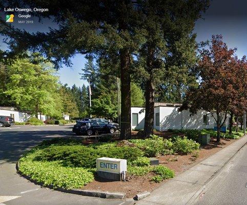 Cascade Oral & Facial Surgery entrance off Boones Ferry Rd in Lake Oswego, OR