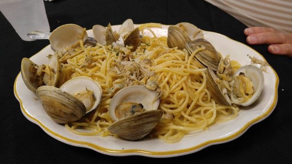 Linguine with clam sauce