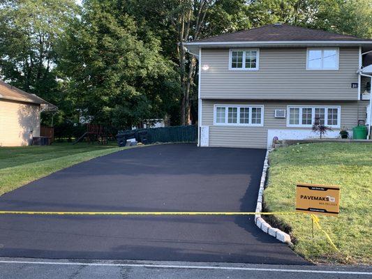 New aspahlt driveway with Belgian blocks