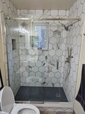 Our beautiful new bathroom completed thanks to EVERGREEN GLASS!