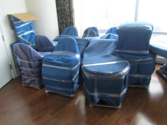 We wrap each inch of your furniture for maximum damage control !