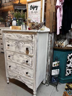 Shabby chic chest of drawers