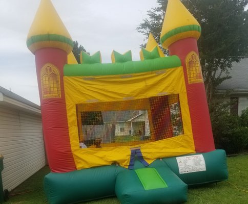 LARGE BOUNCE HOUSE