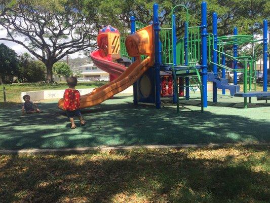 Kids had a lot of fun playing here today. Even though it's in a semi busy street it still feels quiet. Plenty of shade but no bathrooms.