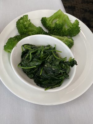 Broccoli and spinach. The two sides I selected that come with entree.