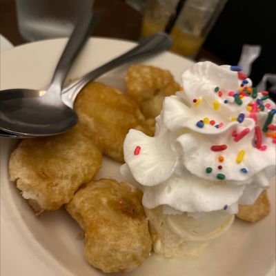 Fried banana w/ ice cream