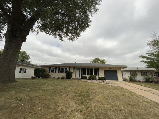 Gorgeous Ottumwa ranch with upgraded kitchen and bath and huge family room!