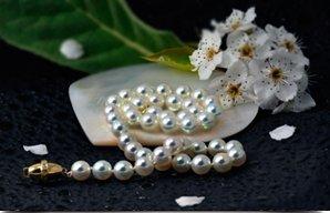 We carry beautiful pearl jewelry